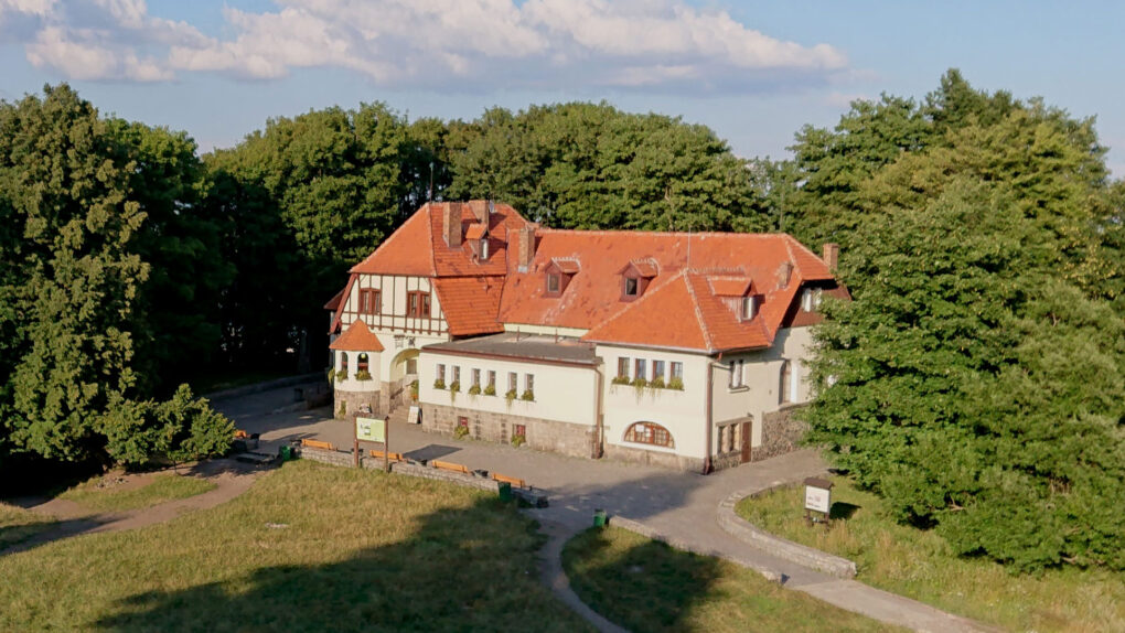 Dom Turysty PTTK na Ślęży im. R. Zmorskiego